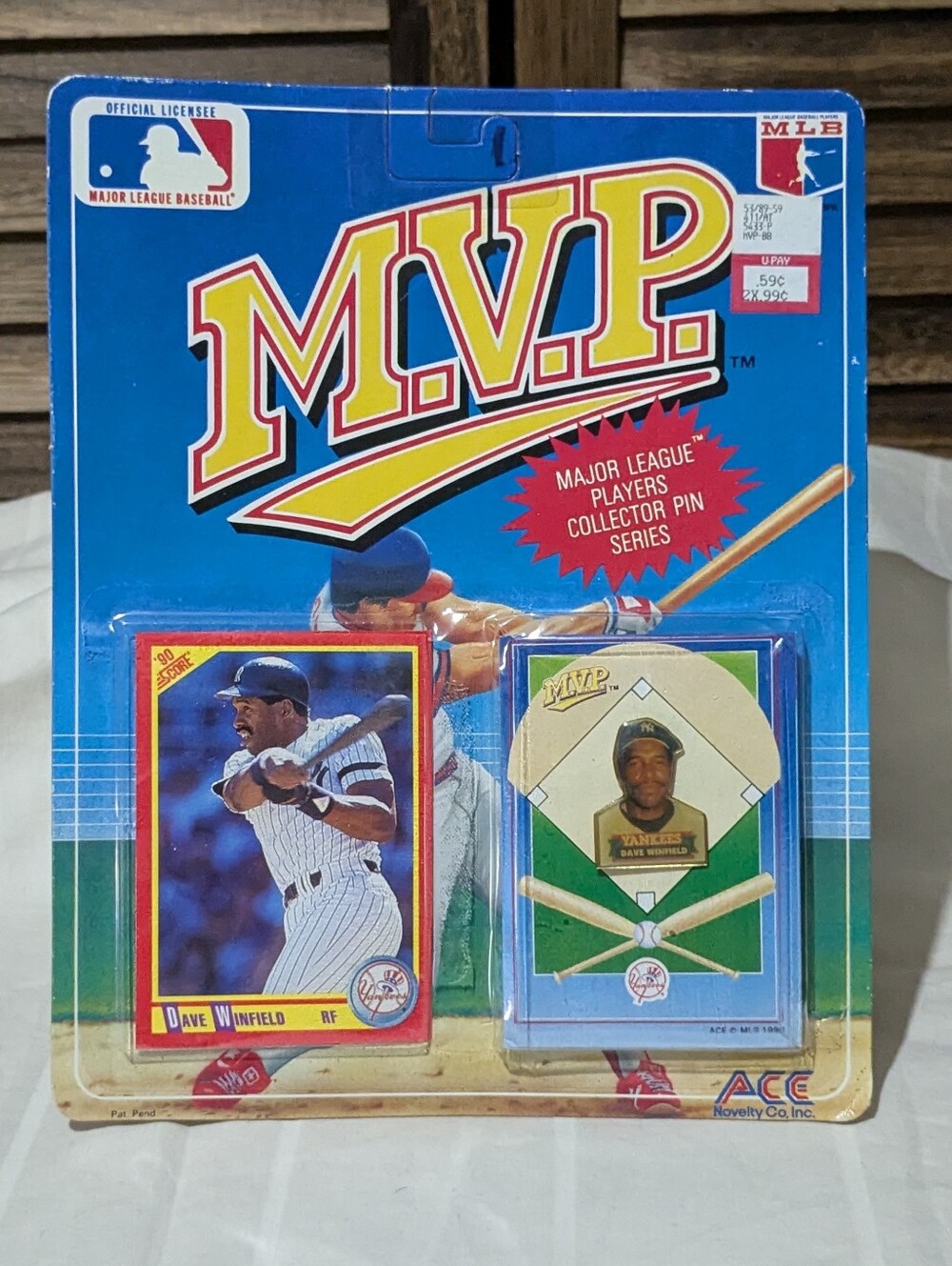 Vintage 1990 Dave Winfield MLB MVP Collector Pin & Score Card Set - NIP